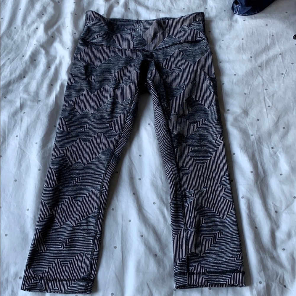 Lululemon Graphic Cropped Leggings